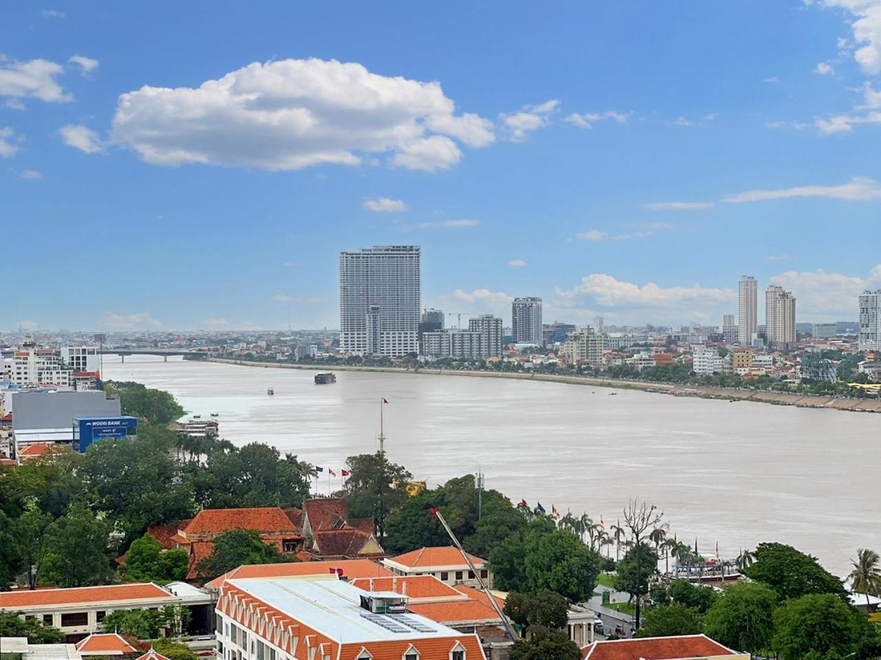 Hotel Emion Phnom Penh Exterior photo