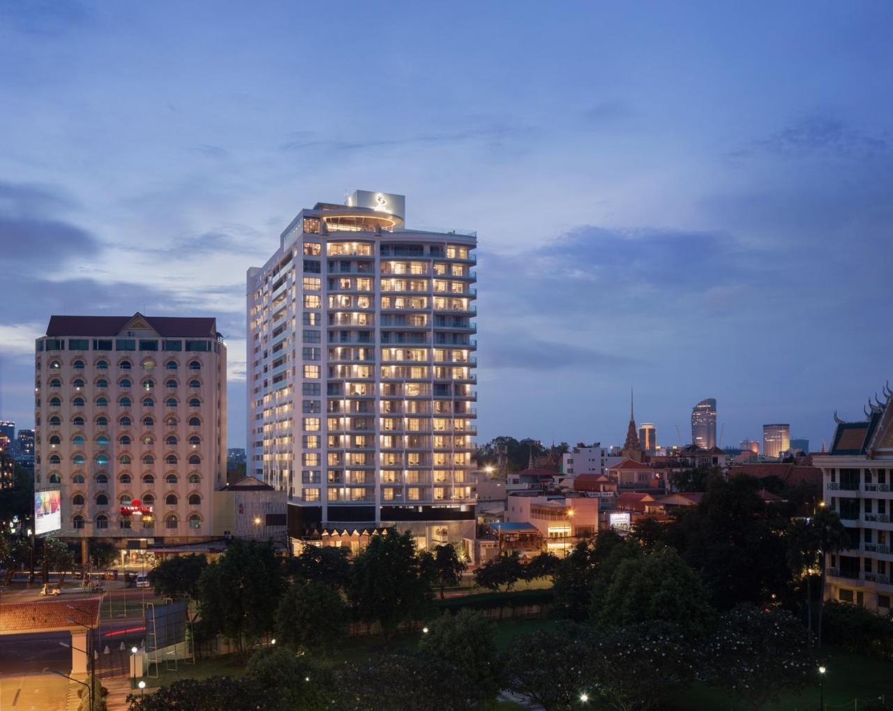 Hotel Emion Phnom Penh Exterior photo